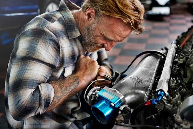 Ile kosztuje silnik do motoru żużlowego i od czego zależy cena?